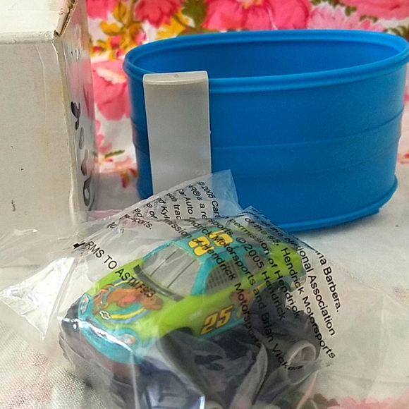 Collectible Scooby-Doo stock car & track - Picture 1 of 4